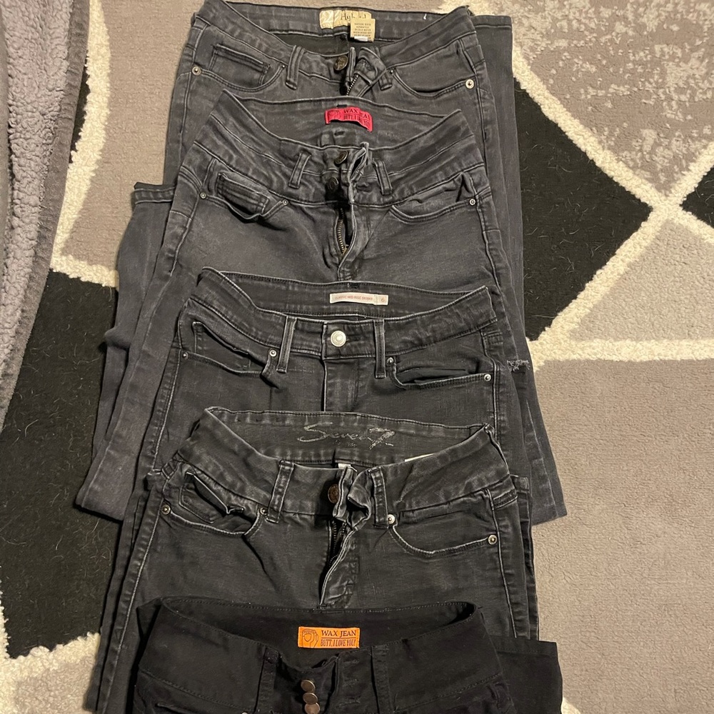 Women’s black skinny black jeans!